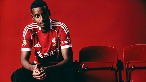 'Kẻ nổi loạn' Isak nói gì sau khi tới Liverpool?