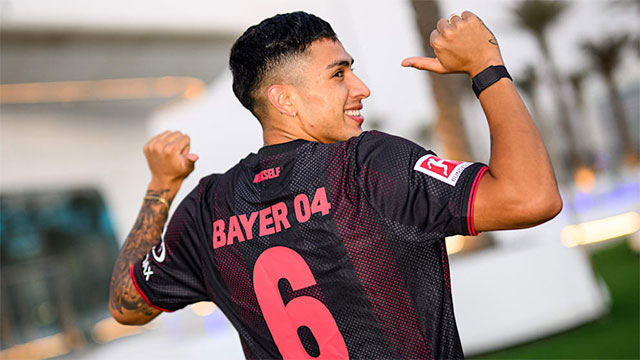 Leverkusen chiêu mộ Fernandez chỉ vài giờ sau khi sa thải HLV Ten Hag