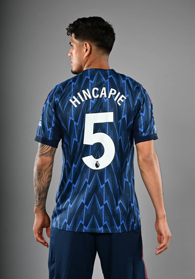 Hincapie sẽ khoác áo số 5 tại Arsenal