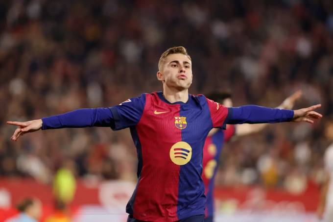 Fermin Lopez từng bị đồn đoán muốn rời Barca