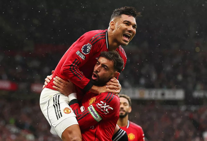 Nhưng không có tiền vệ nào được mang về và cặp Bruno - Casemiro vẫn là những người đá chính