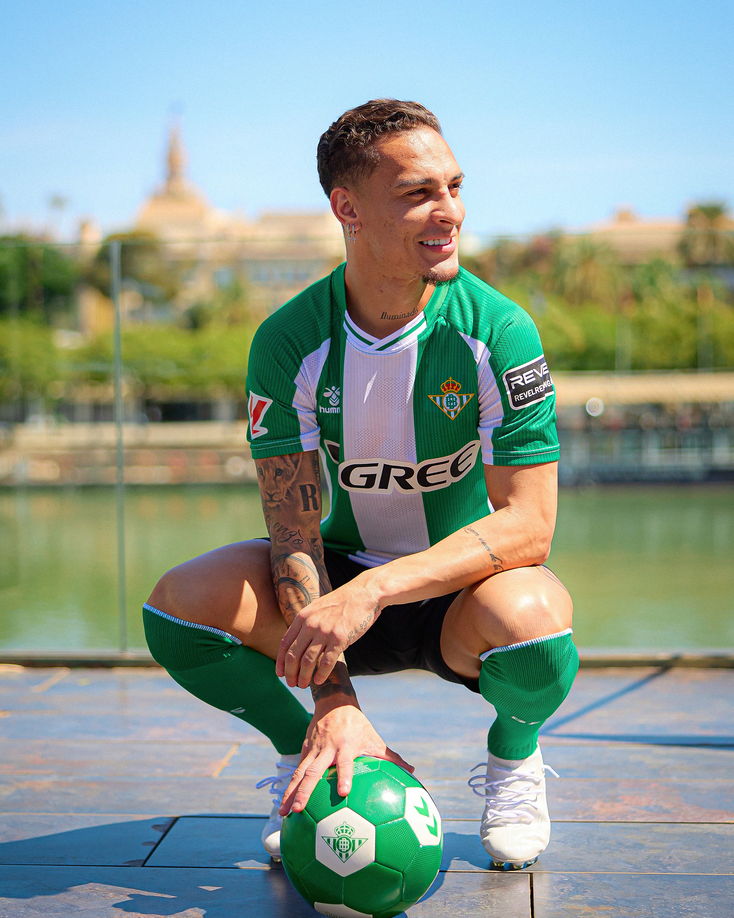 Antony giờ sẽ gắn bó với Betis lâu dài