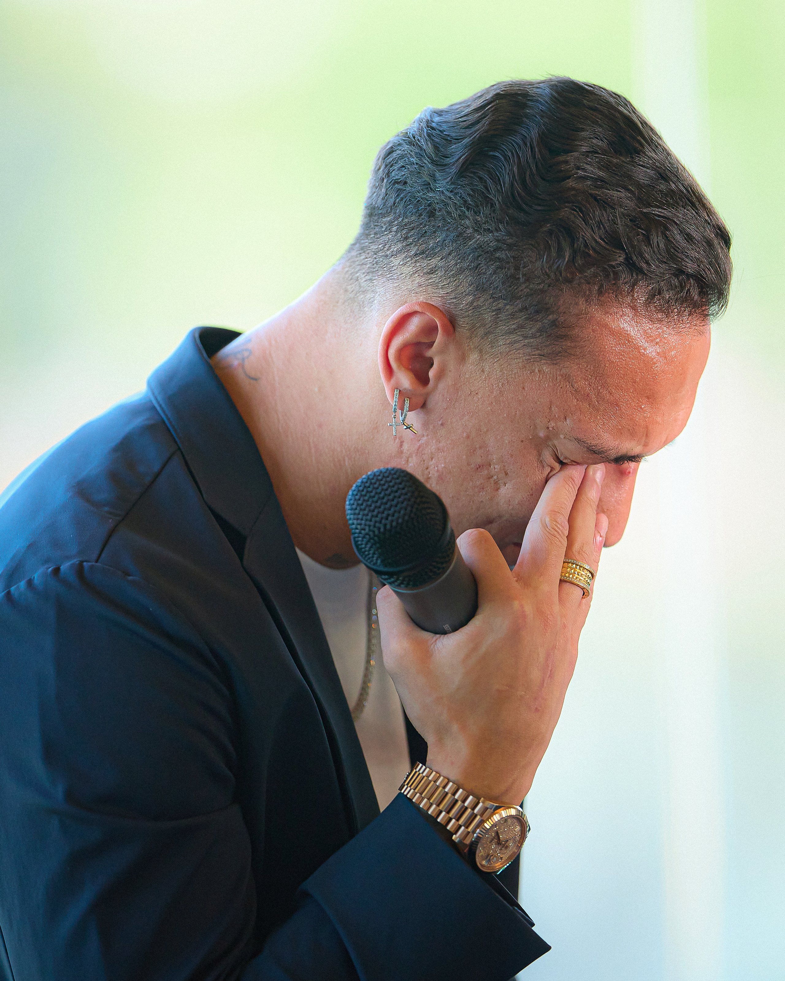 Antony lau nước mắt tại lễ ra mắt Betis