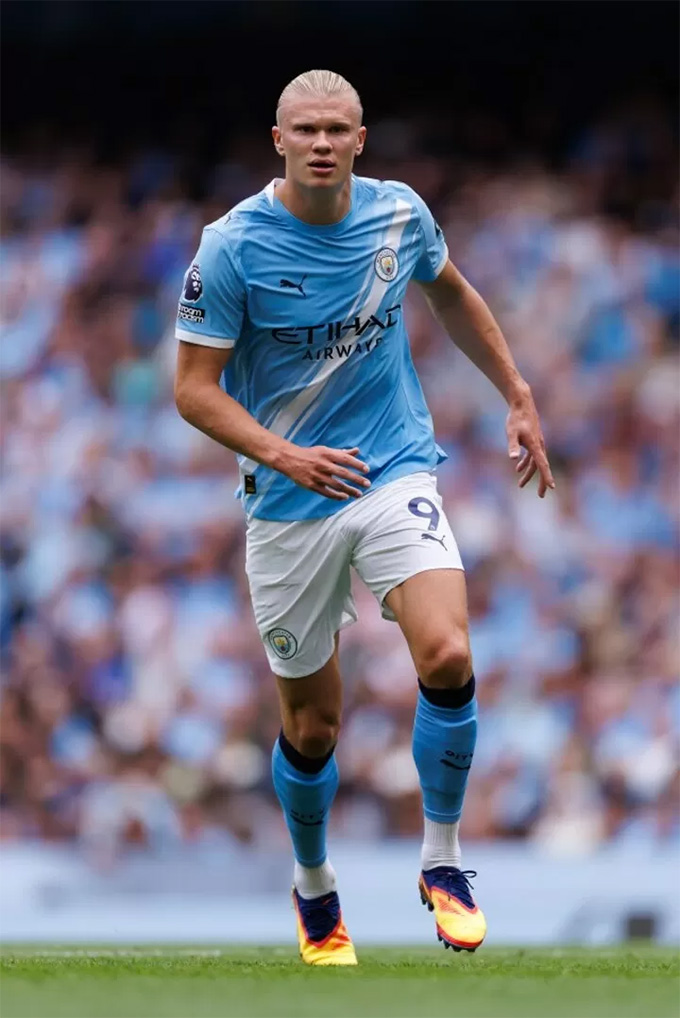 Chính Pep lại mở ra một xu hướng khác: đổi gu từ một tiền đạo nhỏ con, nhanh nhẹn sang to lớn, cồng kềnh như Haaland và Man City vô địch Champions League