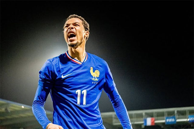 Ekitike mang cả quốc tịch Pháp lẫn Cameroon