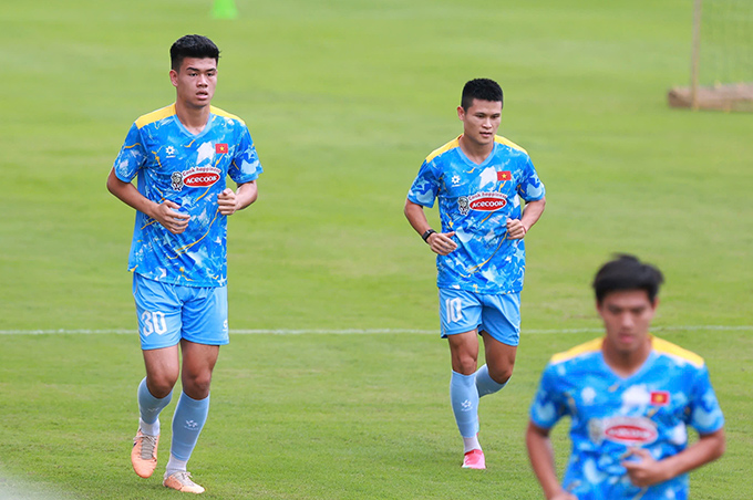 Đinh Quang Kiệt (số 30) được kỳ vọng đối đầu với Kyle Hudlin - Ảnh: VFF 