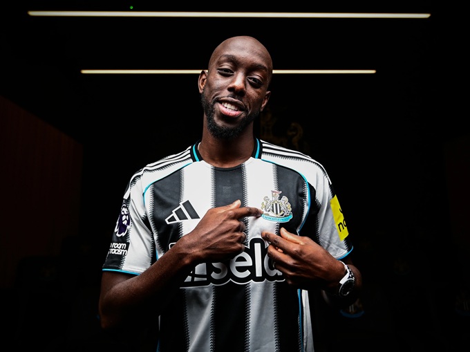 Yoane Wissa từ chối tập luyện ở Brentford để đòi sang bằng được Newcastle