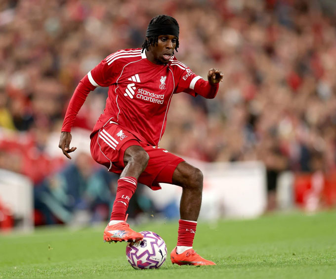 Việc Frimpong dính chấn thương hóa ra lại giúp Slot khai phá được tiềm năng khác của Szoboszlai