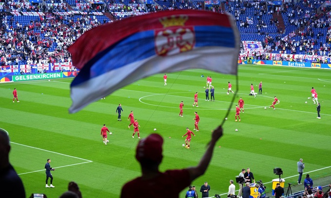 Trận Anh gặp Serbia tại EURO 2024, UEFA đã phải điều tra hành vi phân biệt chủng tộc của CĐV Serbia
