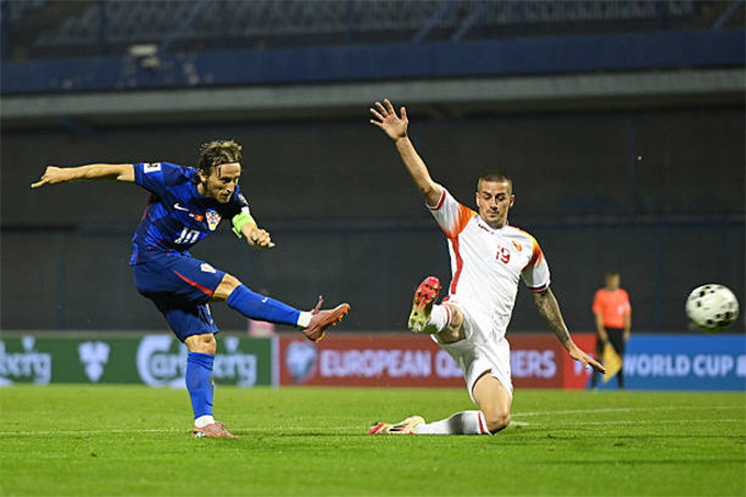 Ngoài đường kiến tạo, Modric còn rất nhiều pha bóng gây sóng gió trước khung thành Montenegro