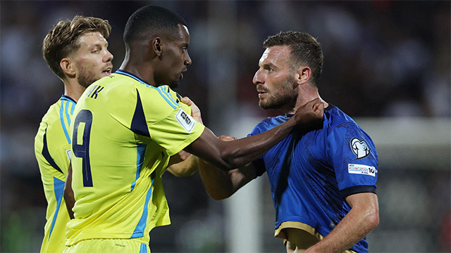 Isak đã có một ngày thi đấu đáng quên trước Kosovo