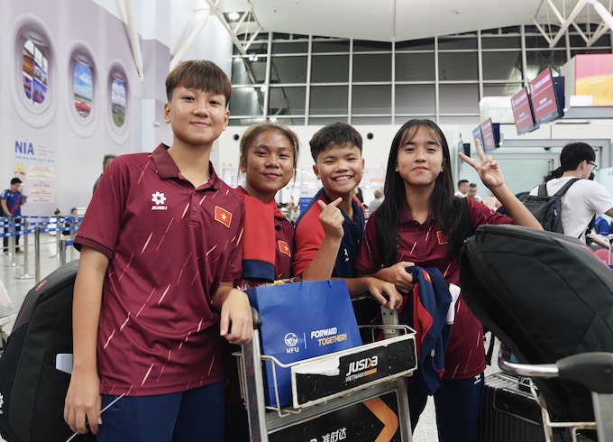 Các nữ tuyển thủ U17 Việt Nam lúc vừa đặt chân đến Đức. Ảnh: VFF 