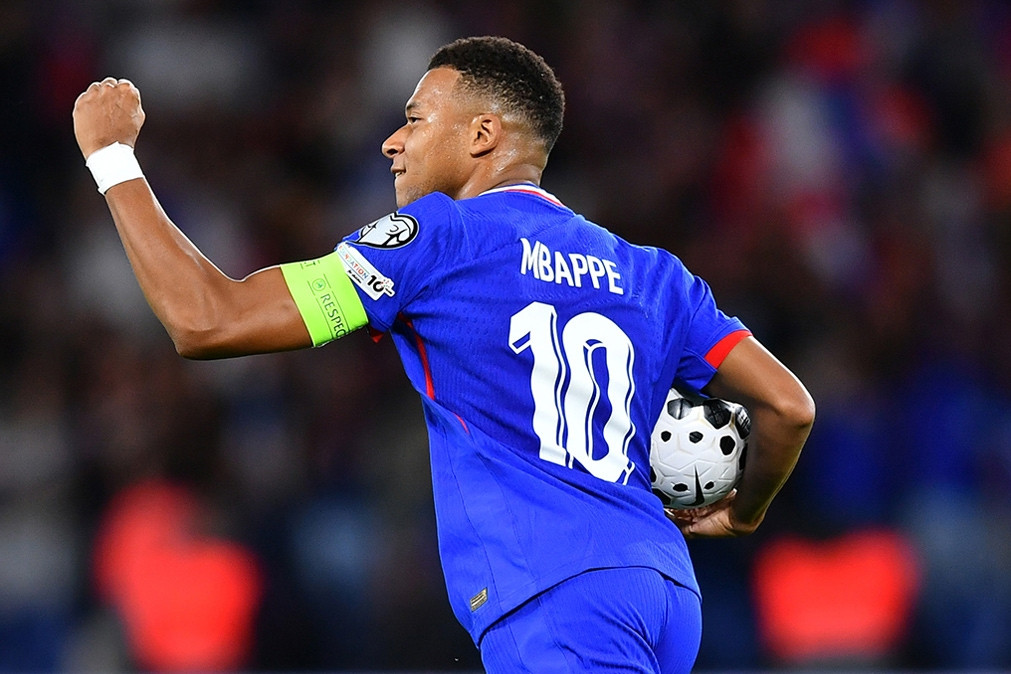 Kylian Mbappe đặt dấu chân trong cả 2 bàn thắng của ĐT Pháp 