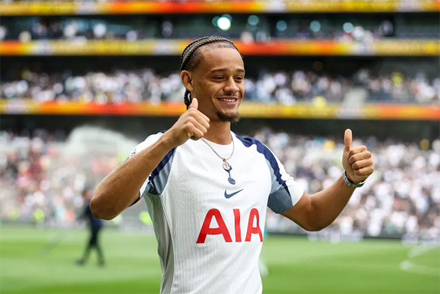 Simons mới được Tottenham mua về từ Leipzig