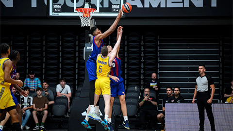 Hiện tượng 13 tuổi ra mắt đội một Barca với màn trình diễn nổi bật Hiện tượng 13 tuổi ra mắt đội một Barca với màn trình diễn nổi bật