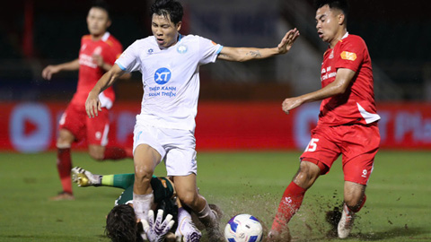 HLV Nam Định chê mặt sân Thống Nhất  HLV Nam Định chê mặt sân Thống Nhất