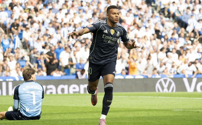 Kylian Mbappe trong hình bóng Karim Benzema 