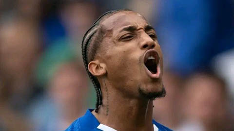 Joao Pedro bị 'ép' ra sân vẫn tỏa sáng  Joao Pedro bị 'ép' ra sân vẫn tỏa sáng