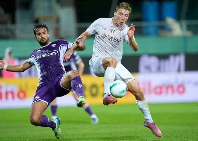 Hojlund có bàn thắng ngay trận đầu tiên gặp Fiorentina