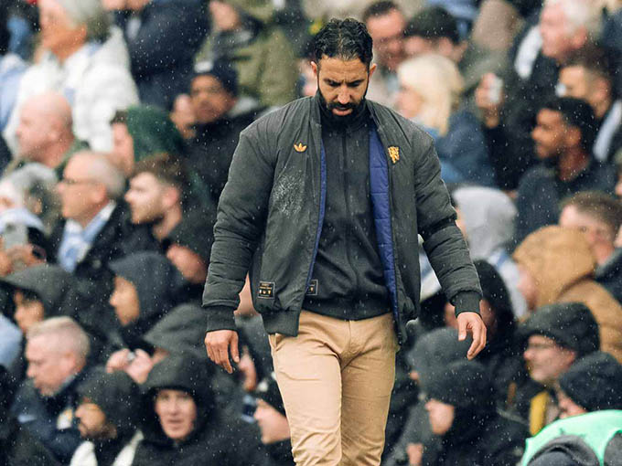 Amorim thiếu khả năng xoay xở