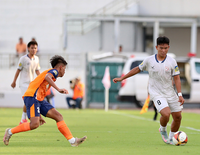 CLB bóng đá TP.HCM (áo trắng) thắng SHB Đà Nẵng. Ảnh: Anh Khoa 