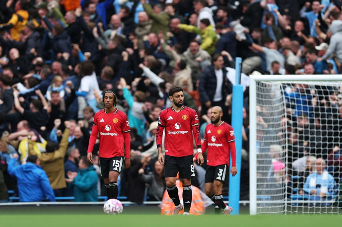 Cầu thủ MU ngày càng loạn khi cứ buộc phải đá theo một sơ đồ đã bị đối thủ bắt bài