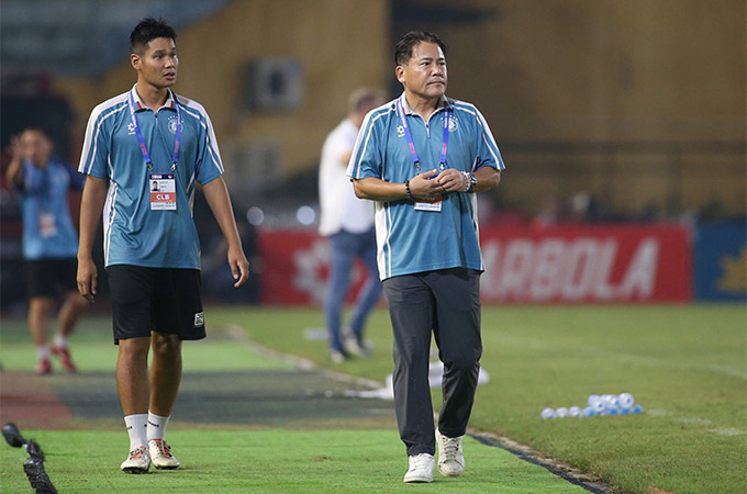 HLV Teguramori chia tay Hà Nội FC - Ảnh: Minh Tuấn