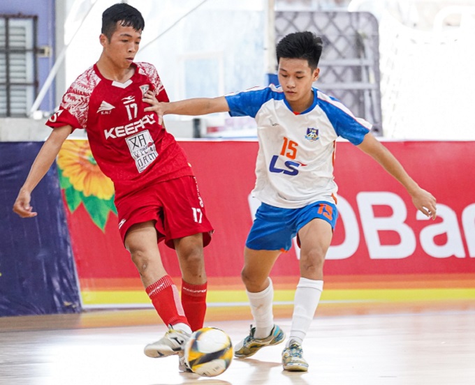 Thái Sơn Nam TP.HCM (áo trắng) đứng nhì bảng A. Ảnh: CTV