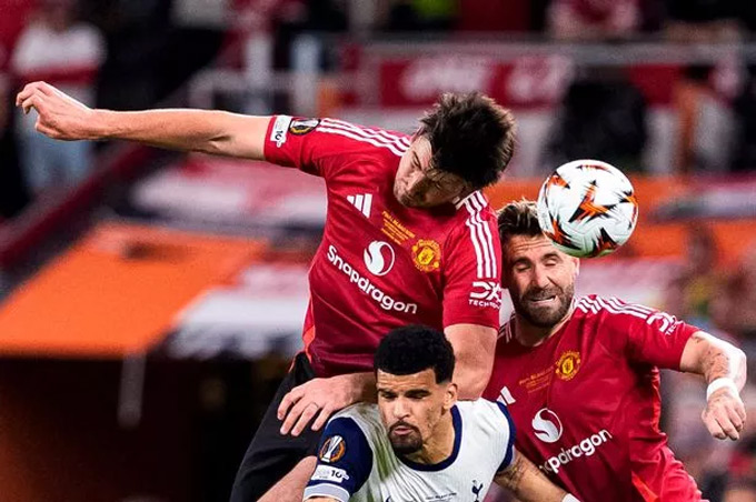 Maguire cần được đá chính thay Shaw