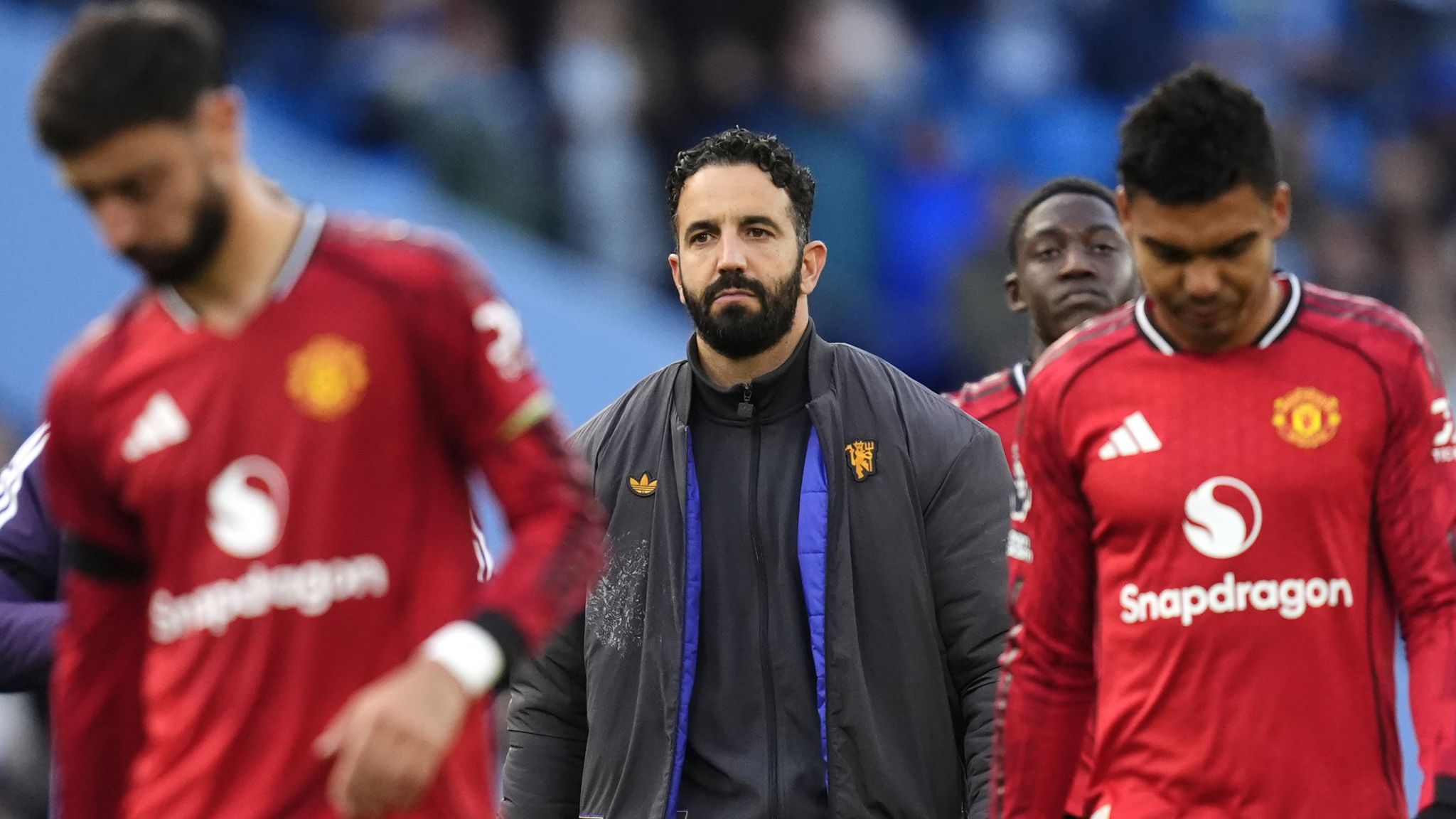 Hệ thống 3-4-2-1 gây tranh cãi của Amorim và sự thiếu linh hoạt vẫn tiếp tục bị chỉ trích gay gắt