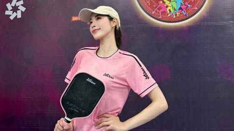 Cựu hoa khôi bóng chuyền Đặng Thu Huyền khoe nhan sắc nổi bật trên sân pickleball  Cựu hoa khôi bóng chuyền Đặng Thu Huyền khoe nhan sắc nổi bật trên sân pickleball