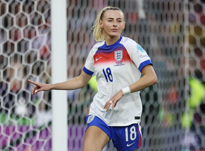 Chloe Kelly là ứng viên sáng giá cho giải Quả Bóng Vàng 2025, bên cạnh Aitana Bonmatti, Hannah Hampton