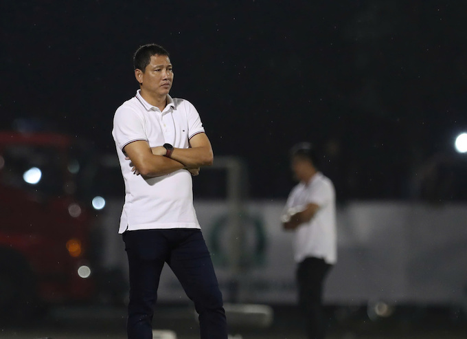 Không có tiền đạo ngoại, HLV Anh Đức đang rất đau đầu. Ảnh: Anh Khoa 
