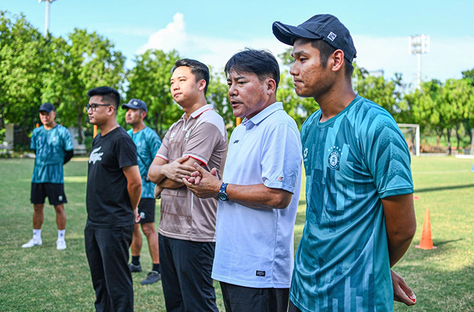 HLV Teguramori chia tay Hà Nội 