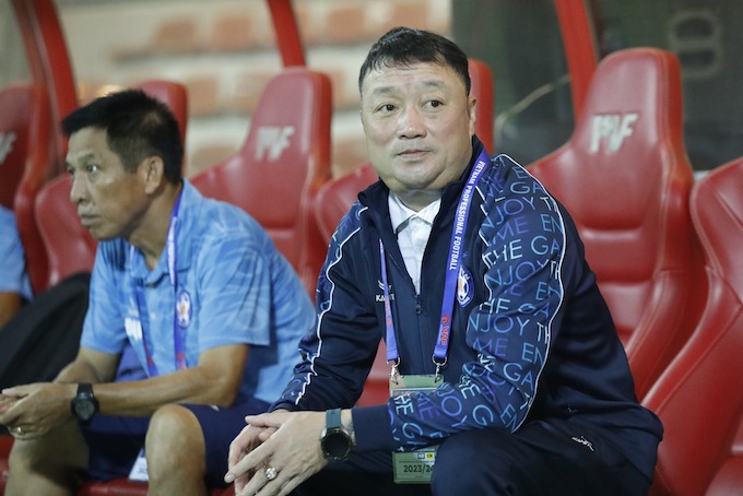 HLV Việt Hoàng tái xuất với vai trò GĐKT của đội hạng Ba Phù Đổng - Ảnh: Đức Cường 