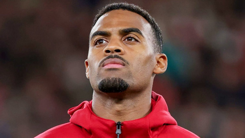 Fan Liverpool tung hô một ngôi sao là 'cầu thủ hay nhất thế giới'  Fan Liverpool tung hô một ngôi sao là 'cầu thủ hay nhất thế giới'