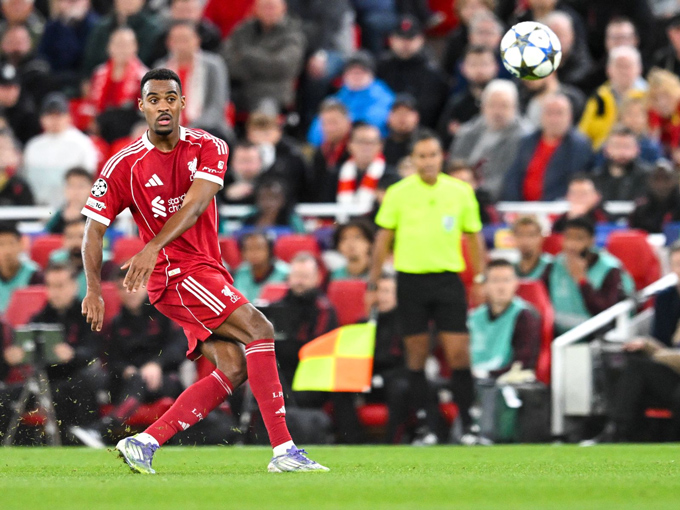 Fan Liverpool cho rằng Gravenberch đang là tiền vệ hay nhất thế giới