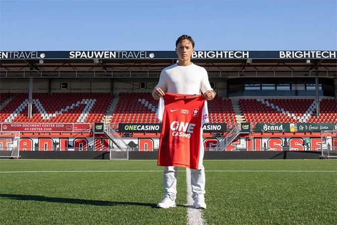 Anh vừa gia nhập giải hạng nhì Hà Lan