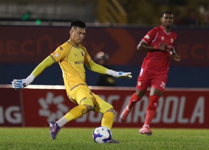 Becamex TP.HCM gặp khó khi tiếp CA TP.HCM. Ảnh: Đức Cường 