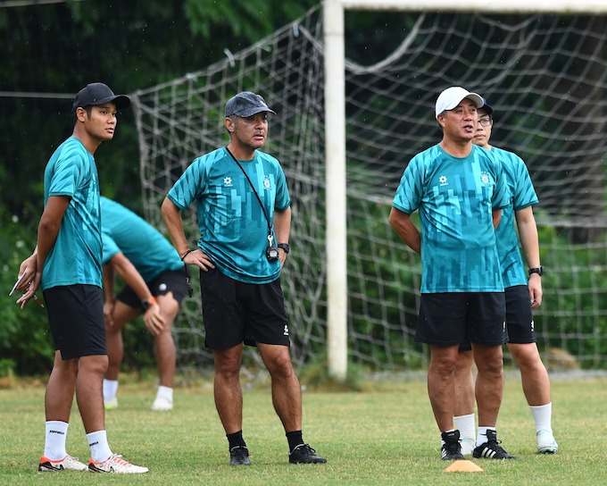 Trận đấu ở vòng 4 cũng là một thách thức cho HLV người Nhật Bản của CLB Hà Nội. Ảnh: FBNV