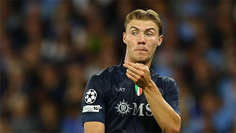 Hojlund vật vờ như bóng ma trên sân Etihad  Hojlund vật vờ như bóng ma trên sân Etihad