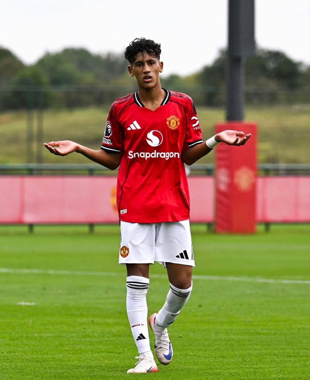 Gabriel có thể rời đến bất cứ CLB nào ở châu Âu khi tròn 16 tuổi nhờ hộ chiếu EU