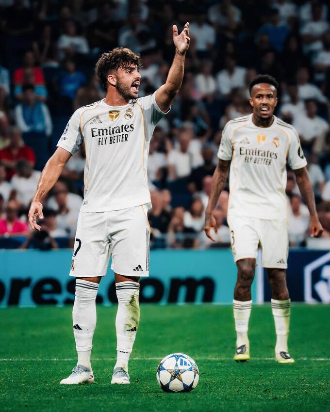 Trước Espanyol, Asencio có thể đá cặp trung vệ với Eder Militao.