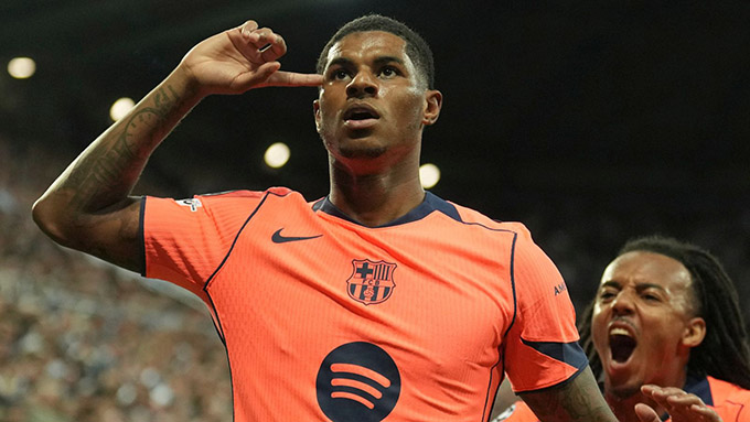 Rashford ghi bàn, fan Barca vui đấy - nhưng vài ngày trước họ còn tính chuyện "hoàn hàng"
