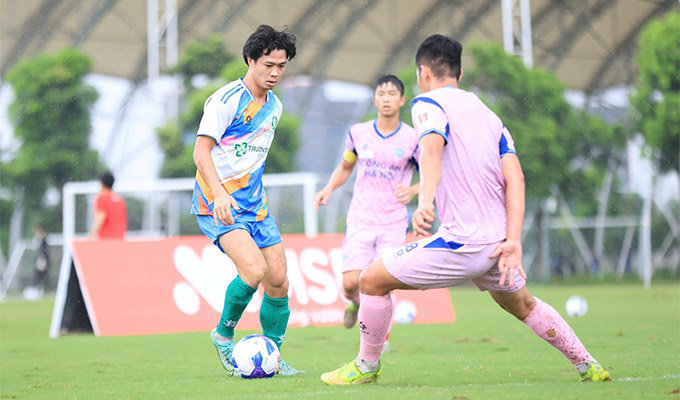 Công Phượng tái xuất sân cỏ 