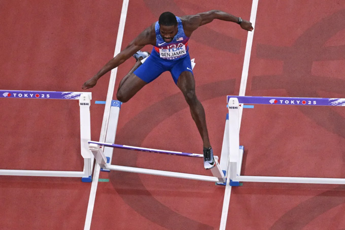 Rai Benjamin ban đầu được cho đã vi phạm luật