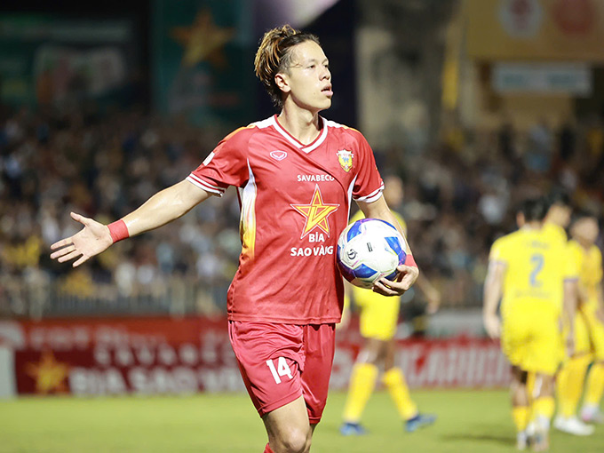 Viktor Lê ghi bàn đầu tiên ở V.League 2025/26 - Ảnh: Đức Cường 