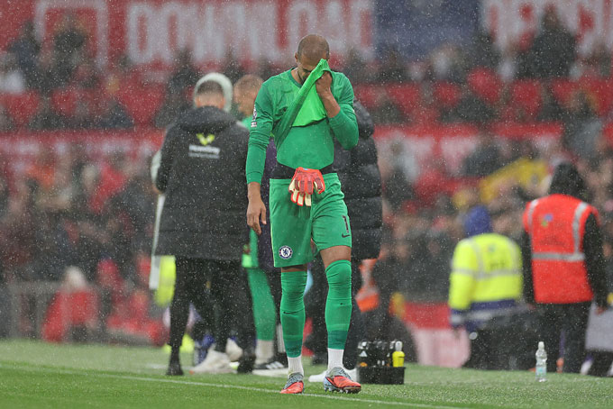 Sanchez là thủ môn phải nhận thẻ đỏ sớm nhất trong lịch sử Premier League của Chelsea