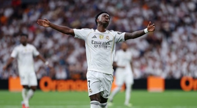 Vinicius Jr tỏ rõ thái độ khi chịu khi bị HLV Xabi Alonso thay ra giữa chừng
