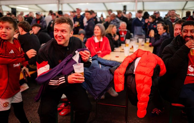 Fan MU chúng tôi có thêm 1 tuần mở mày mở mặt